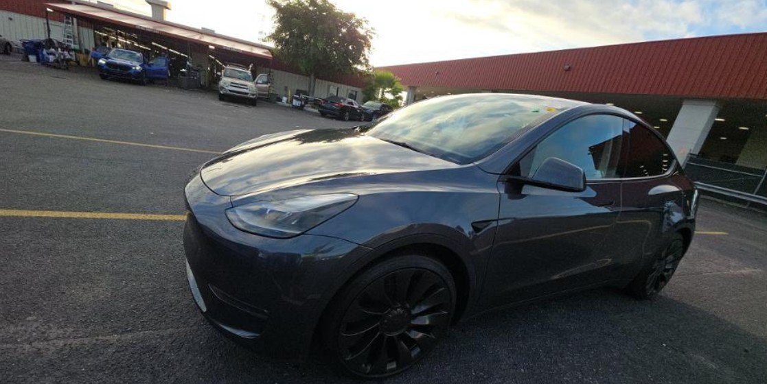 Used 2023 Tesla Model Y Performance AWD/4WD image 1