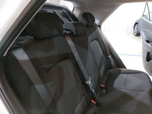 Certified 2025 Hyundai Venue SE FWD image 12
