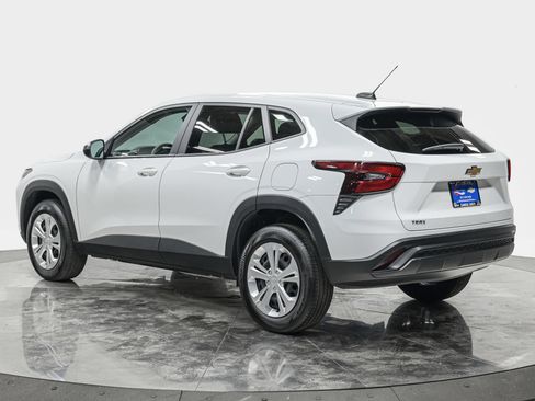 Used 2025 Chevrolet Trax LS FWD image 3