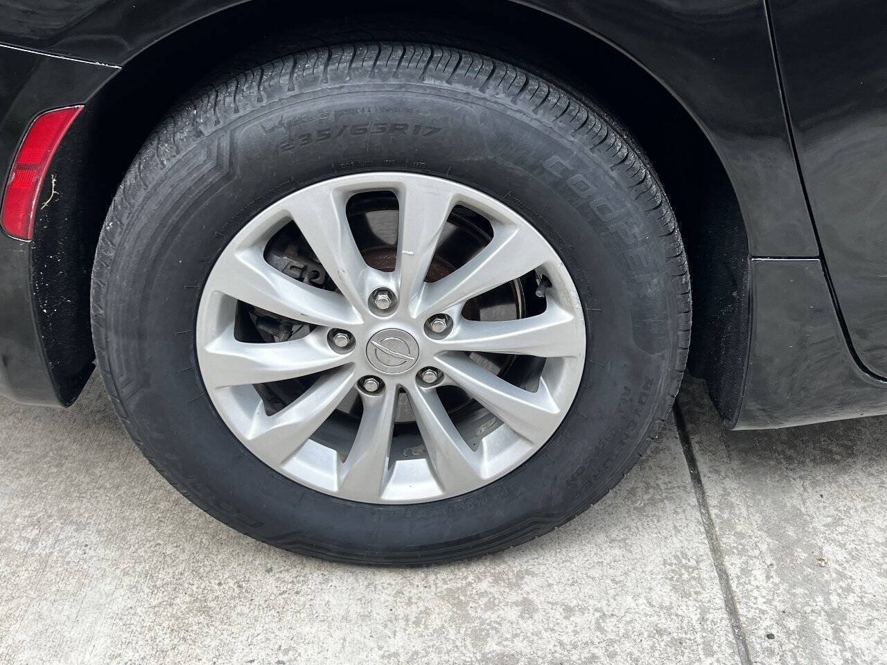 Used 2017 Chrysler Pacifica Touring-L FWD image 10