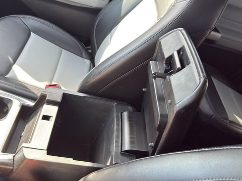 Used 2022 Ford Explorer XLT w/ Equipment Group 202A image 24