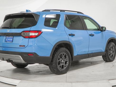 Certified 2025 Honda Pilot TrailSport image 15