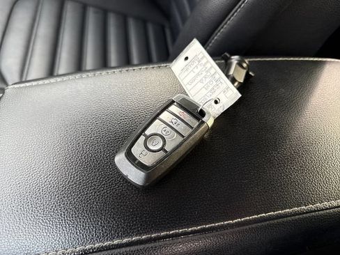 Used 2019 Ford Fusion SEL FWD image 28