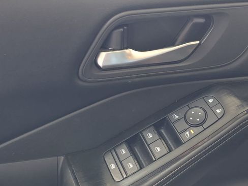 Used 2025 Nissan Rogue SV FWD image 15