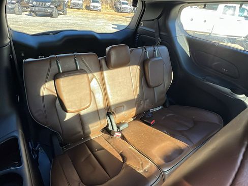 Used 2017 Chrysler Pacifica Limited w/ UConnect Theater Package image 23