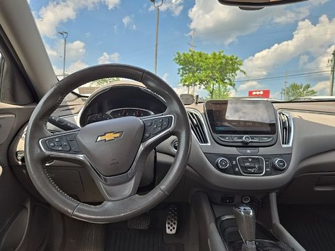 Used 2017 Chevrolet Malibu LT FWD image 35