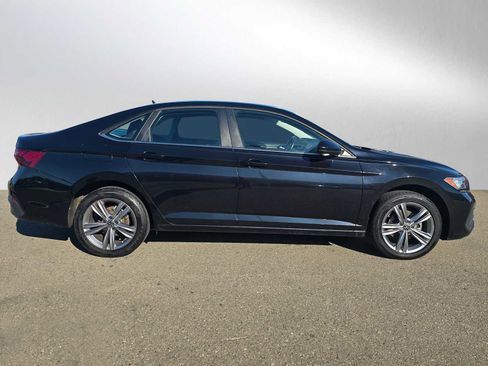 Used 2024 Volkswagen Jetta SE image 2