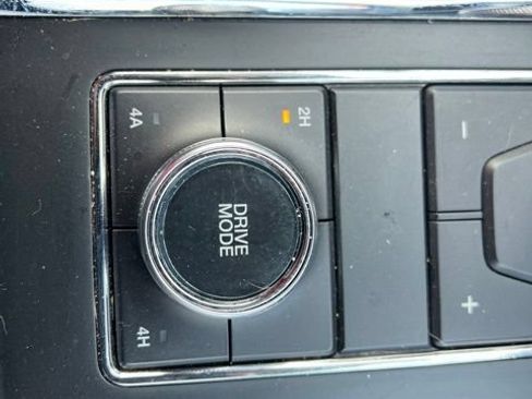 Used 2024 Ford Expedition XLT AWD/4WD image 28