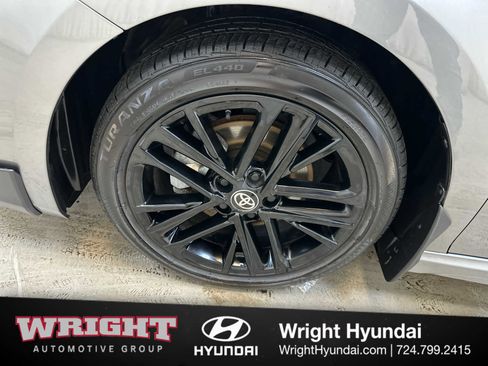 Used 2025 Toyota Camry SE w/ Convenience Package image 8