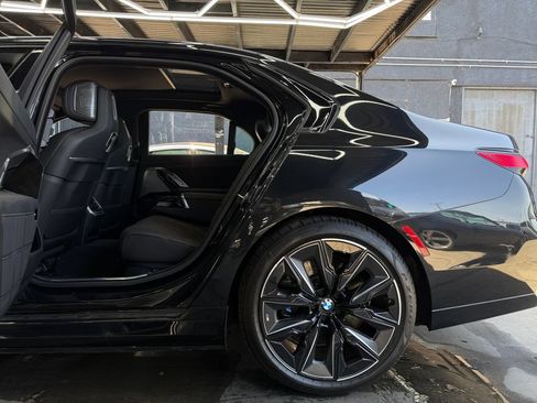Used 2024 BMW i7 xDrive60 AWD/4WD image 38