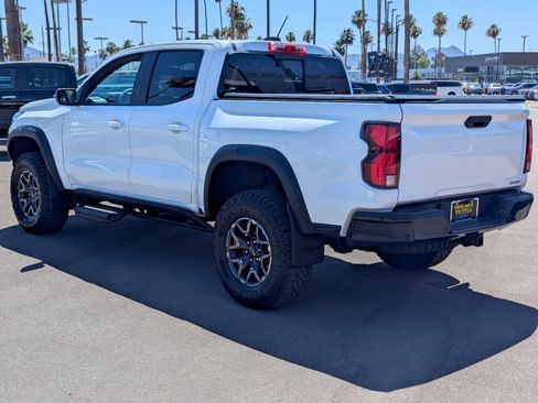 Used 2025 Chevrolet Colorado ZR2 w/ Technology Package AWD/4WD image 4