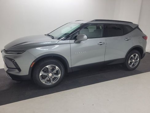 Used 2024 Chevrolet Blazer LT w/ Convenience Package FWD image 2
