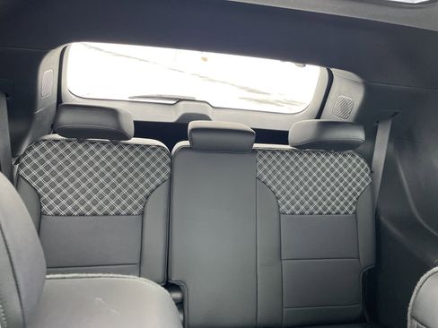 Certified 2025 GMC Acadia Denali w/ Super Cruise Package image 34