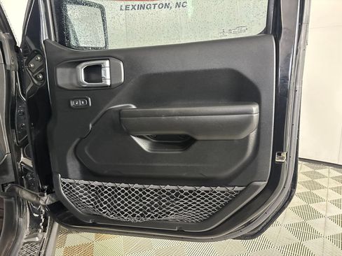 Used 2021 Jeep Gladiator Sport AWD/4WD image 26