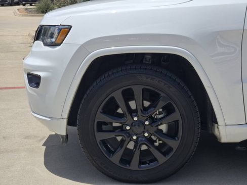 Used 2019 Jeep Grand Cherokee Altitude AWD/4WD image 14