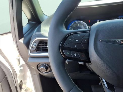 Used 2025 Chrysler Pacifica Limited FWD image 29