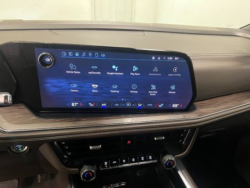 Used 2025 Chevrolet Suburban LT image 45