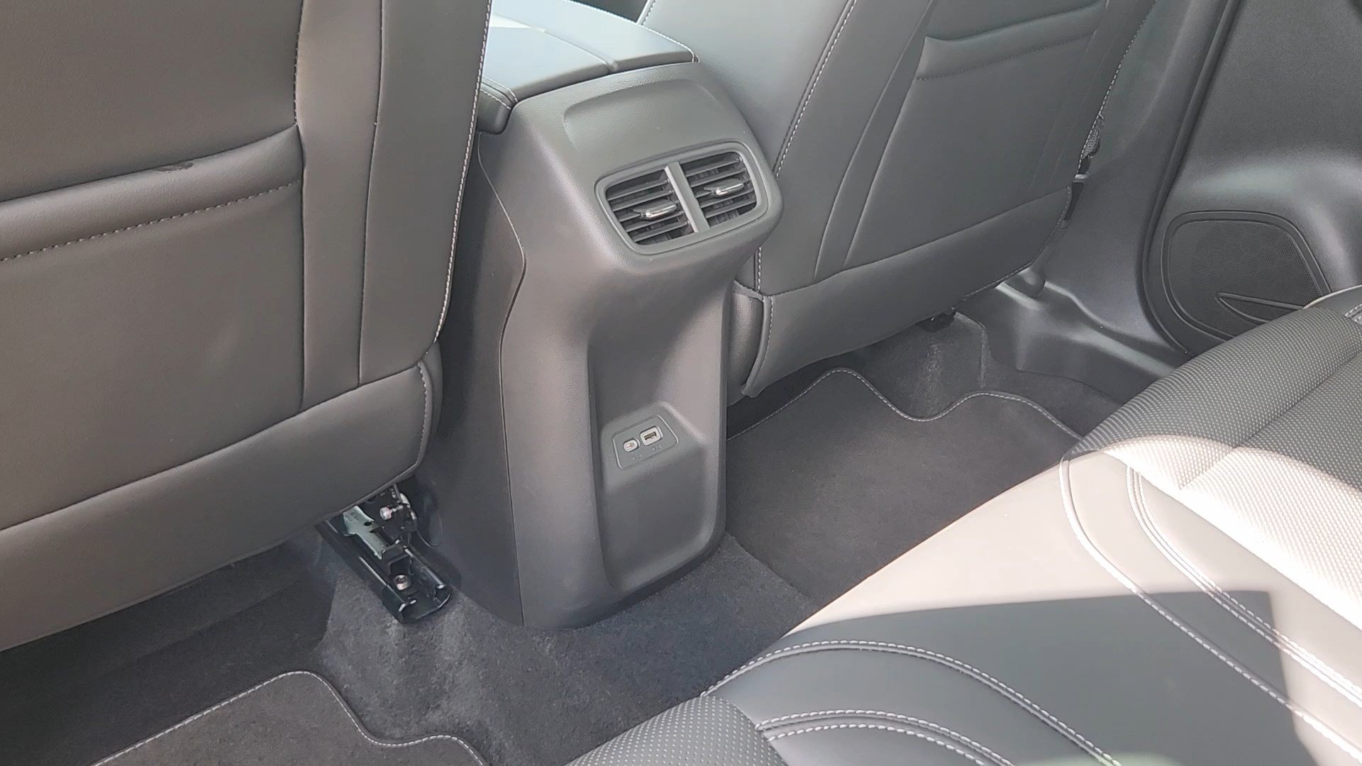 Used 2022 Buick Envision Essence w/ Safety Package AWD/4WD image 17