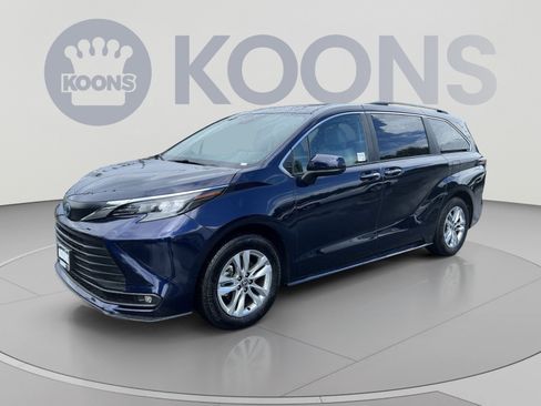 Used 2025 Toyota Sienna XLE w/ XLE Plus Package AWD/4WD image 1