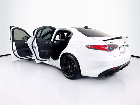 Used 2024 Alfa Romeo Giulia Veloce image 41