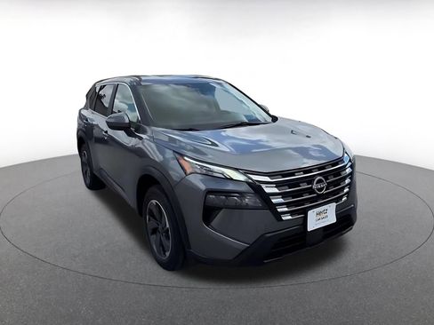 Used 2025 Nissan Rogue SV FWD image 3