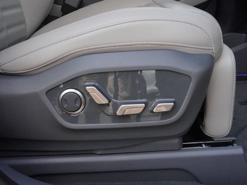 Used 2024 Kia EV9 Land AWD/4WD image 36