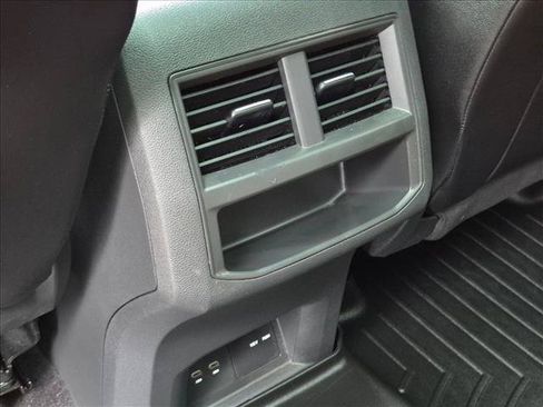 Used 2021 Volkswagen Atlas Cross Sport SEL R-Line FWD image 17