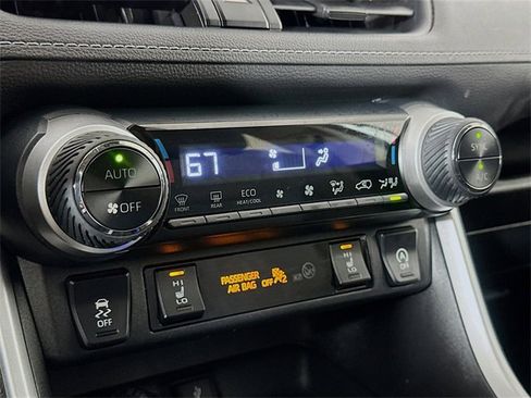 Used 2020 Toyota RAV4 XLE image 23