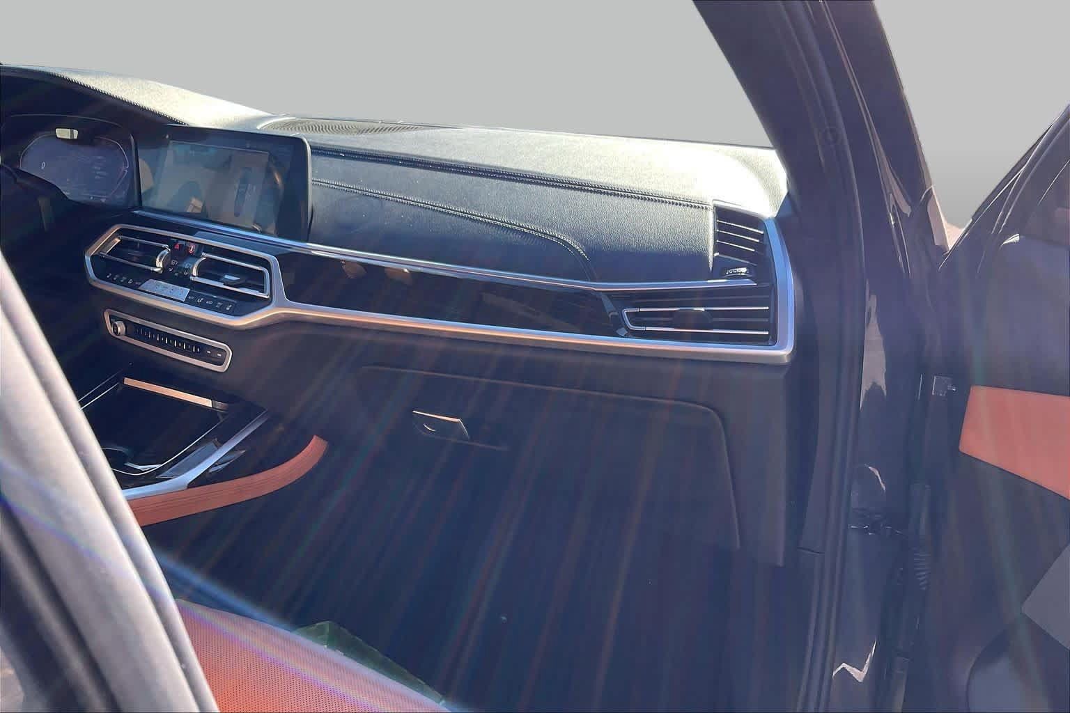 Used 2021 BMW X7 xDrive40i w/ M Sport Package AWD/4WD image 18