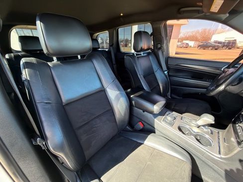 Used 2019 Jeep Grand Cherokee Altitude image 28