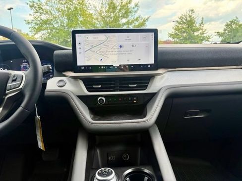 Used 2026 Ford Explorer Active w/ Active Comfort Package RWD image 24