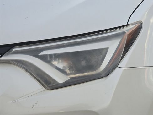 Used 2018 Toyota RAV4 Limited image 21