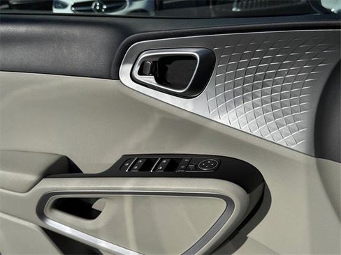 Used 2025 Kia Soul LX w/ LX Technology Package image 15