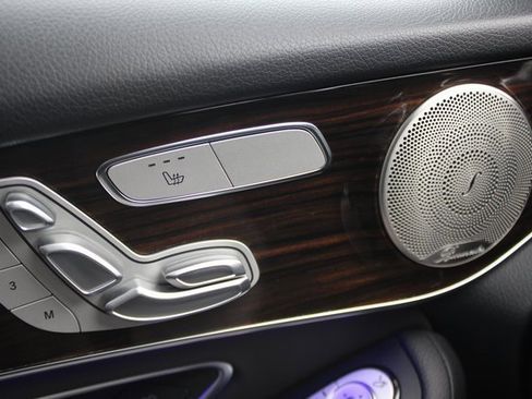 Used 2021 Mercedes-Benz GLC 300 4MATIC image 19