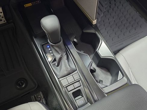 Used 2025 Toyota Camry SE image 23