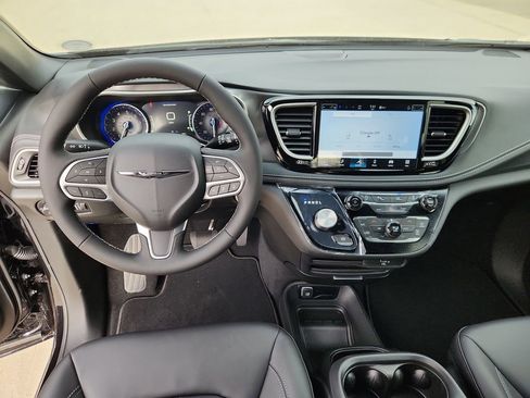 New 2026 Chrysler Pacifica Select image 10