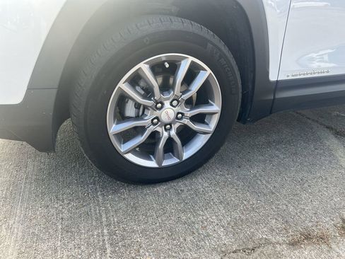 Used 2024 GMC Terrain SLT image 16