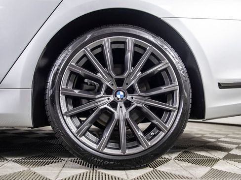 Used 2020 BMW 740i w/ M Sport Package RWD image 11