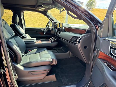 Certified 2024 Lincoln Navigator Premiere AWD/4WD image 32
