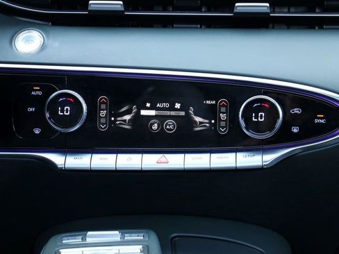 Used 2023 Genesis GV70 2.5T w/ Advanced Package image 30