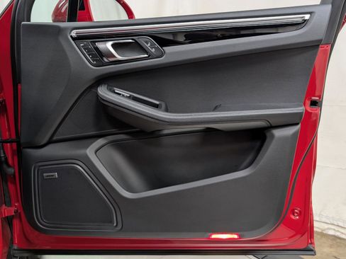 Used 2024 Porsche Macan w/ Premium Plus Package image 23