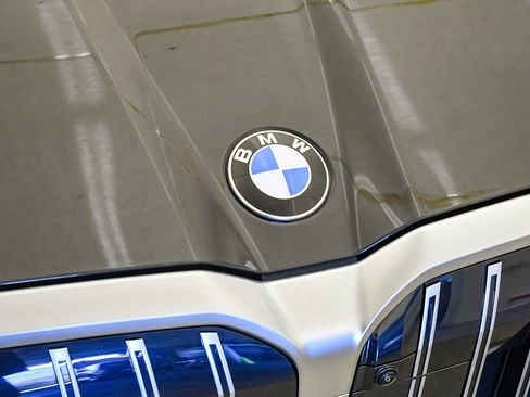 Used 2025 BMW 530i w/ Premium Package image 8