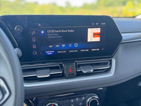 Used 2024 Chevrolet TrailBlazer LT w/ Driver Confidence Package image 8