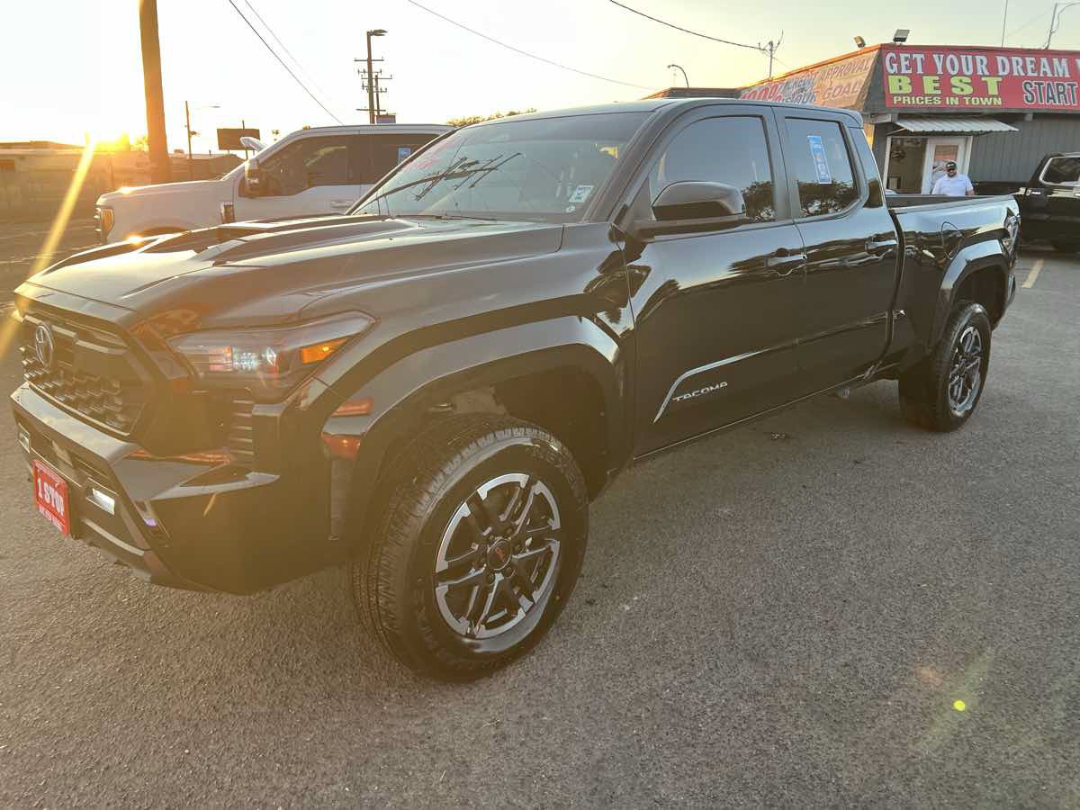 Used 2024 Toyota Tacoma TRD Sport AWD/4WD image 3