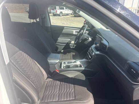 Used 2021 Ford Explorer XLT AWD/4WD image 12