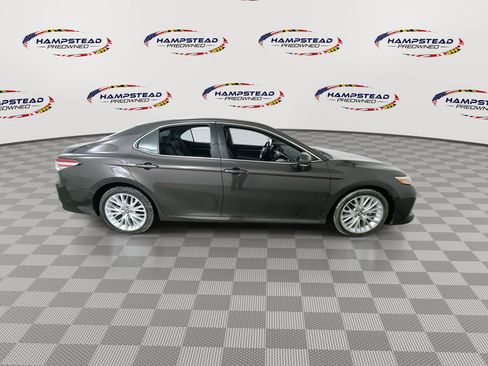 Used 2018 Toyota Camry XLE image 9