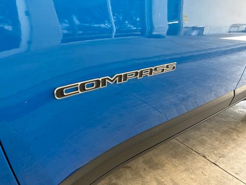 Used 2025 Jeep Compass Latitude AWD/4WD image 15