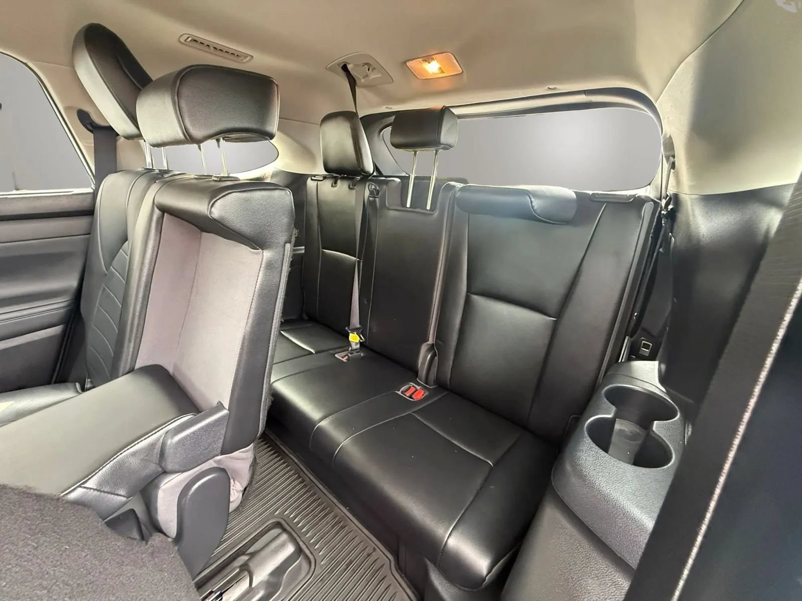 Used 2021 Toyota Highlander XLE AWD/4WD image 34