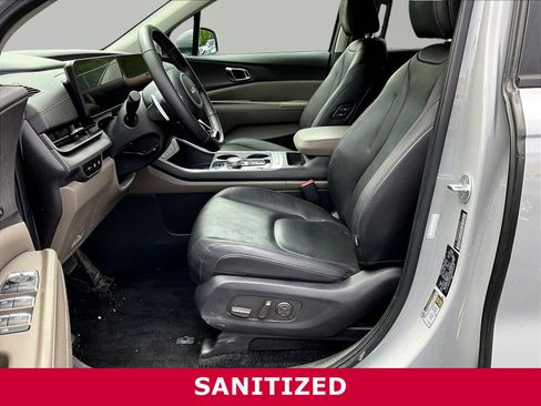 Used 2025 Kia Carnival EX FWD image 18