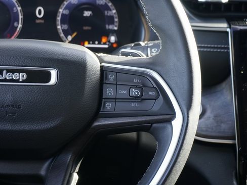 Used 2023 Jeep Grand Cherokee L Limited w/ Luxury Tech Group II image 16